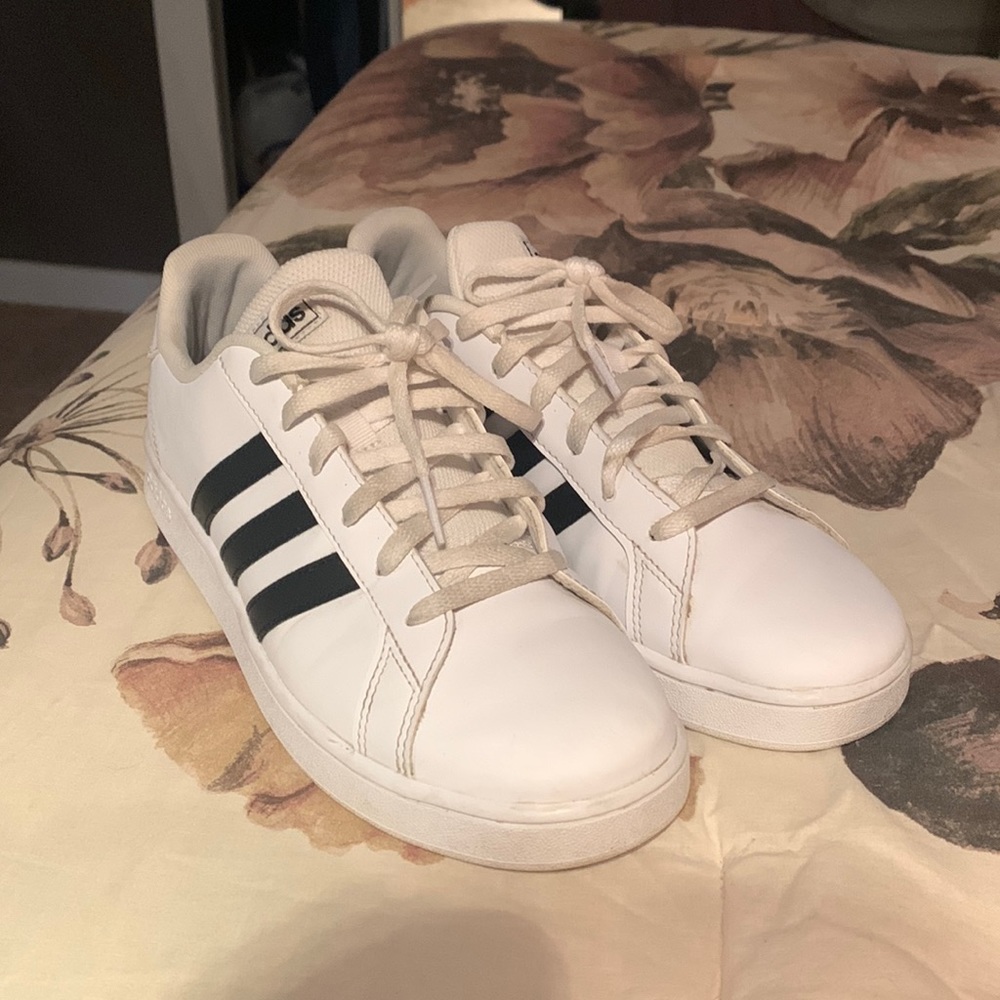Adidas tennis shoes big kids size 5.5